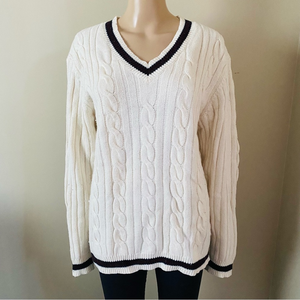 RW&CO. Cable Knit V-Neck Heavyweight Sweater, Size medium